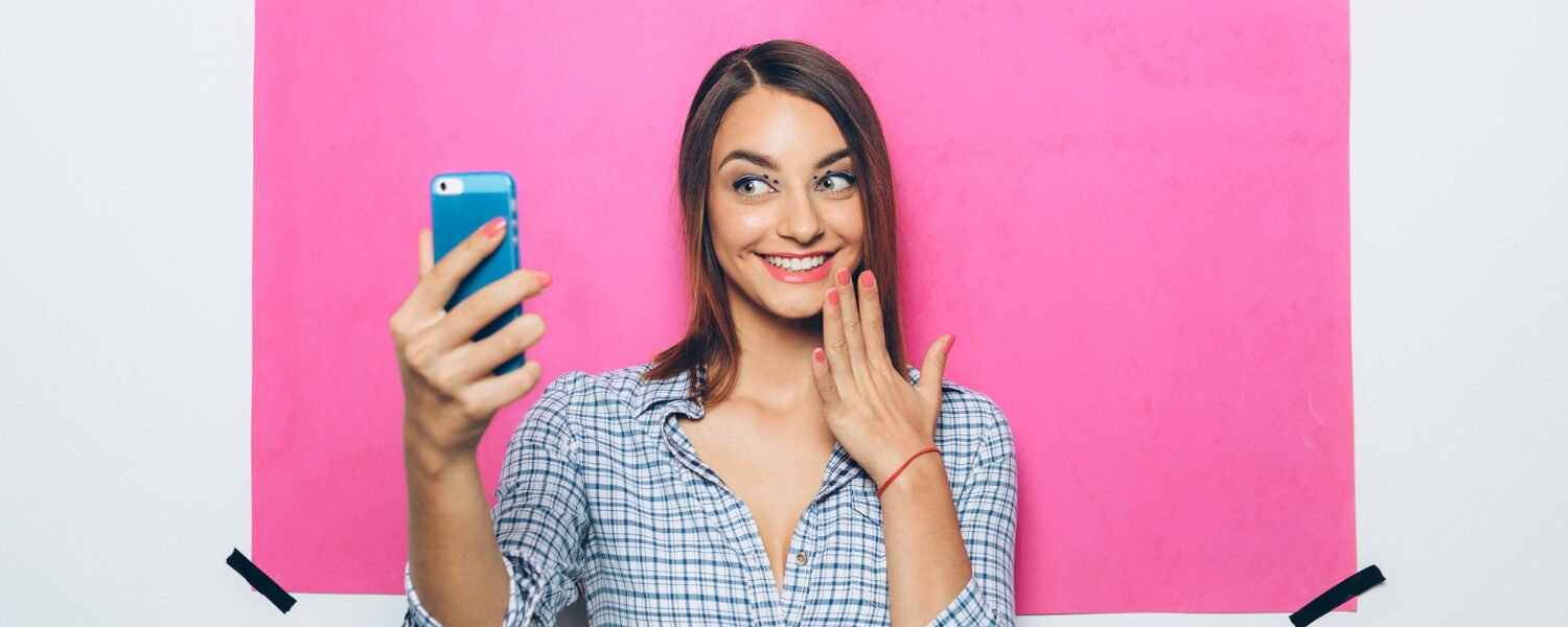 Como garotas de programa usam as redes sociais para atrair clientes com discrição